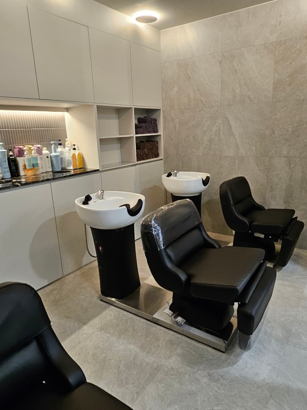 Salon de Marshall 여의도점 살롱 내부 4 — Yeouido hair salon interior photo, Seoul